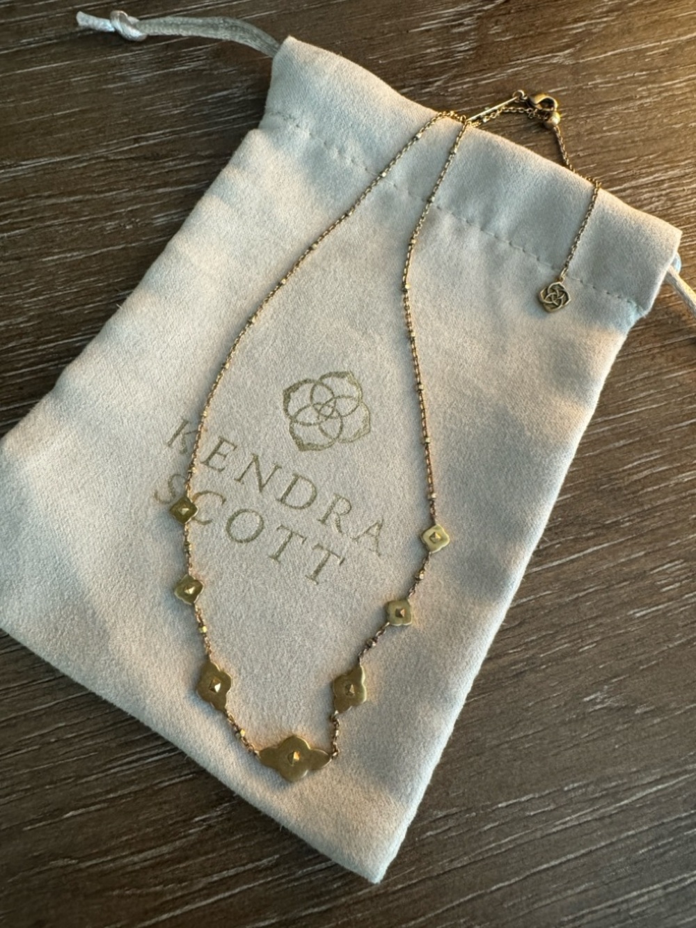 KENDRA SCOTT Abbie Strand Necklace in Vintage Gold